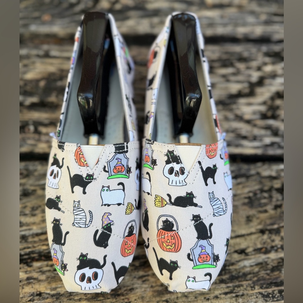 NWOB TOMS "Halloween Cats" Belmont Sz 6.5 Slip On Flats Festive Holiday Shoe F1 - Picture 3 of 14